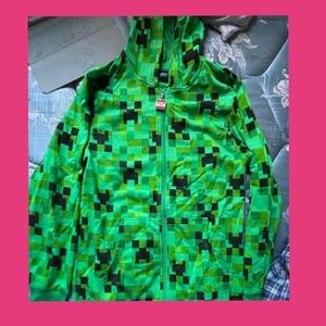 3/$20💙minecraft creeper sweater !
